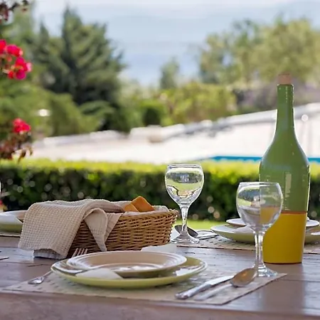 فيلة Skaloma Sleeps 20 Pool Air Con