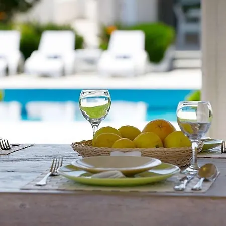 Skaloma Sleeps 20 Pool Air Con فيلة