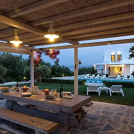 فيلة Skaloma Sleeps 20 Pool Air Con *