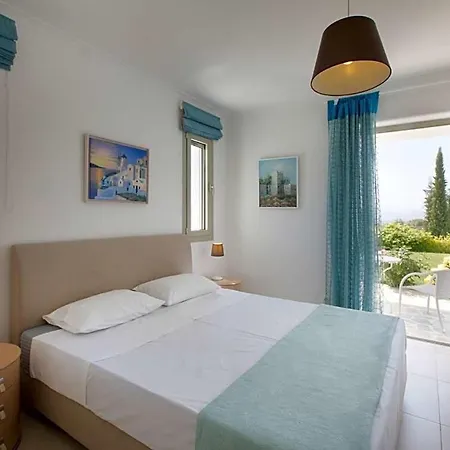 Skaloma Sleeps 20 Pool Air Con *