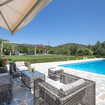 فيلة Skaloma Sleeps 20 Pool Air Con *