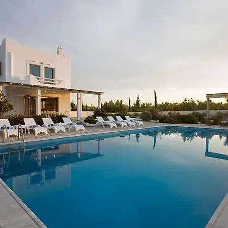 Skaloma Sleeps 20 Pool Air Con