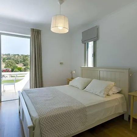 فيلة Skaloma Sleeps 20 Pool Air Con *