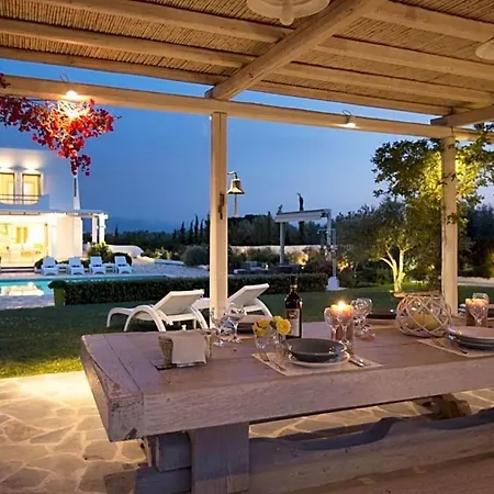 Skaloma Sleeps 20 Pool Air Con بحيرة فولياغميني