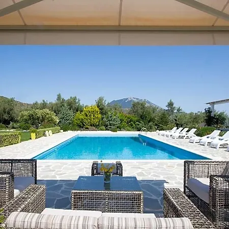 Skaloma Sleeps 20 Pool Air Con *