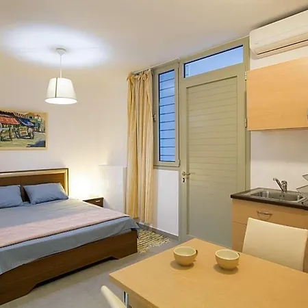 فيلة Skaloma Sleeps 20 Pool Air Con بحيرة فولياغميني